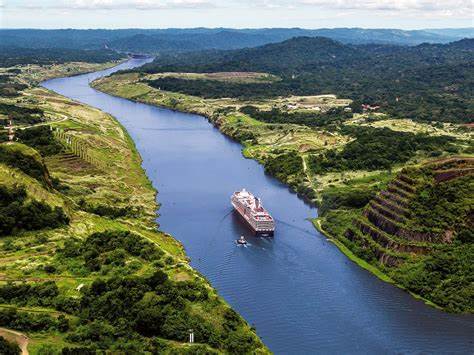 Panama Canal and Surrounding Areas_image2